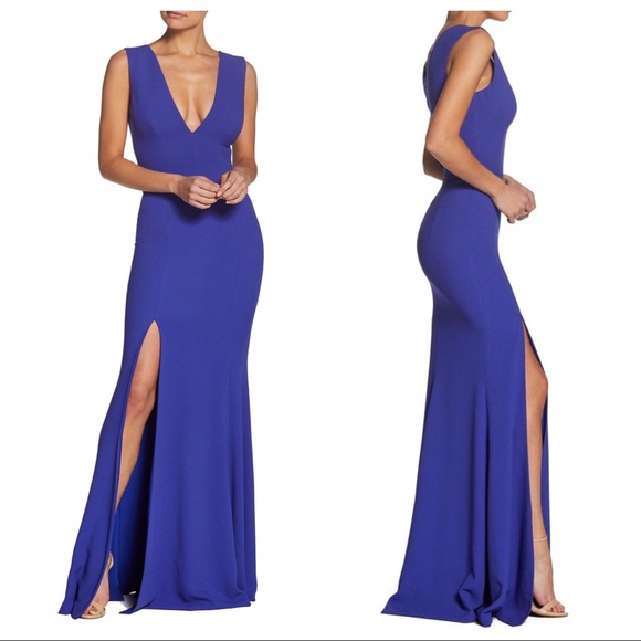 Dress the Population Dresses & Skirts - Dress the Population Sandra Plunge Trumpet Gown